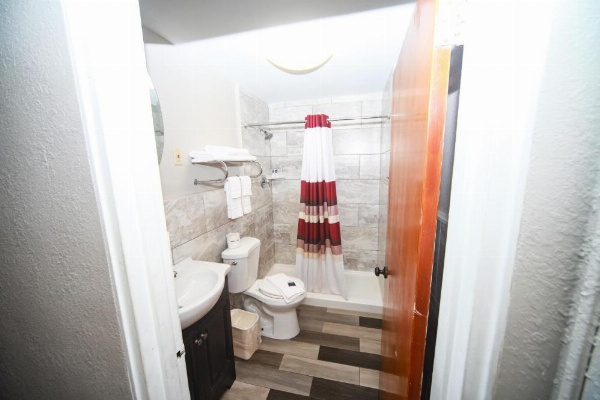 Relax Inn Bradford image 11