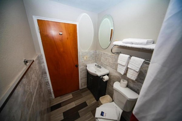 Relax Inn Bradford image 12