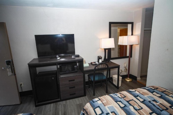 Relax Inn Bradford image 17