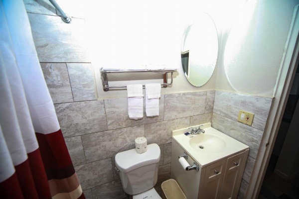 Relax Inn Bradford image 19