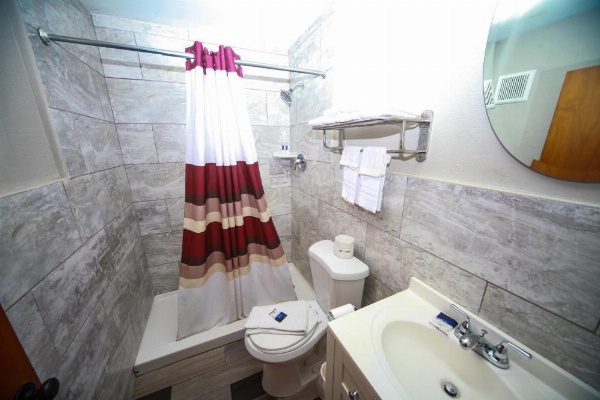 Relax Inn Bradford image 20