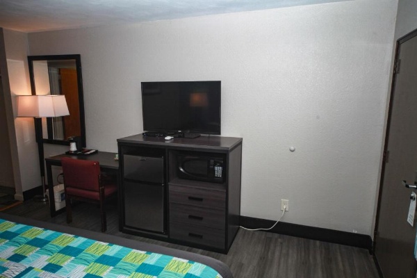 Relax Inn Bradford image 23