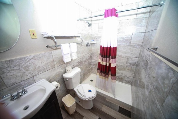 Relax Inn Bradford image 27