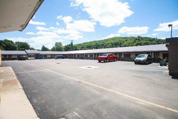 Relax Inn Bradford Main image