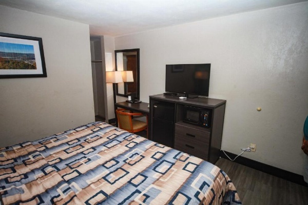 Relax Inn Bradford image 31