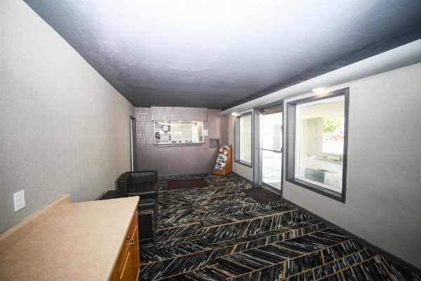 Relax Inn Bradford image 5